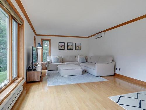 Salon - 6245 Route 143, Waterville, QC - Indoor Photo Showing Living Room