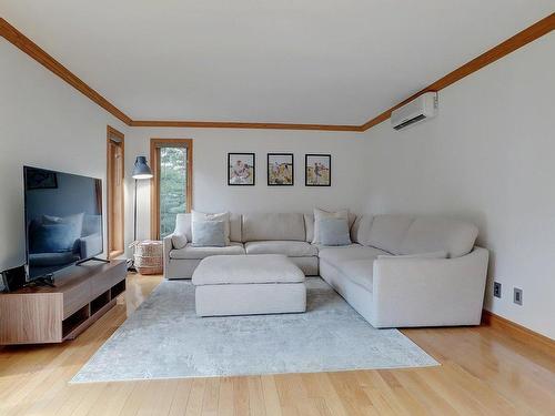 Salon - 6245 Route 143, Waterville, QC - Indoor Photo Showing Living Room