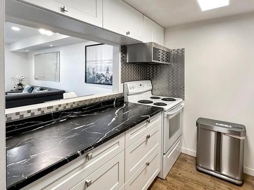 73-1750 Summit Drive, Kamloops, BC - Indoor Photo Showing Kitchen