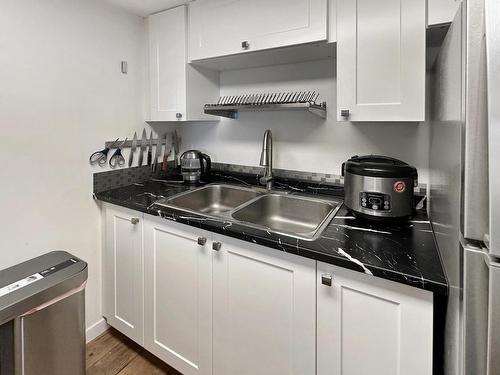 73-1750 Summit Drive, Kamloops, BC - Indoor Photo Showing Kitchen With Double Sink