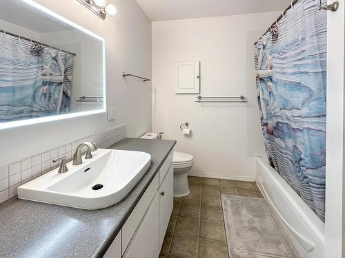 73-1750 Summit Drive, Kamloops, BC - Indoor Photo Showing Bathroom