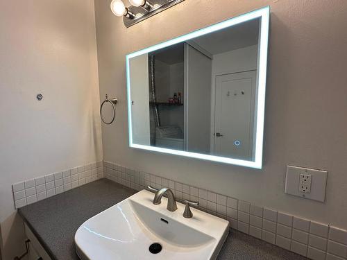 73-1750 Summit Drive, Kamloops, BC - Indoor Photo Showing Bathroom