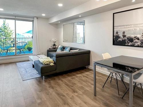 73-1750 Summit Drive, Kamloops, BC - Indoor Photo Showing Living Room