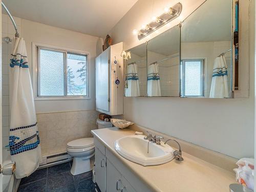 6009 West Trans Canada Highway, Kamloops, BC - Indoor Photo Showing Bathroom