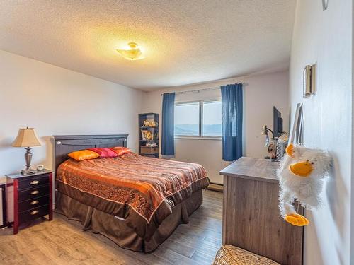 6009 West Trans Canada Highway, Kamloops, BC - Indoor Photo Showing Bedroom