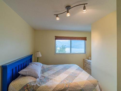 6009 West Trans Canada Highway, Kamloops, BC - Indoor Photo Showing Bedroom