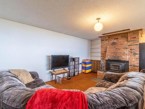 6009 West Trans Canada Highway, Kamloops, BC - Indoor Photo Showing Living Room With Fireplace