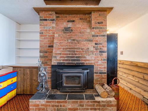 6009 West Trans Canada Highway, Kamloops, BC - Indoor Photo Showing Living Room With Fireplace