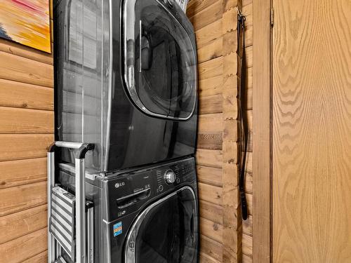 435 Dodding Ave, Merritt, BC - Indoor Photo Showing Laundry Room