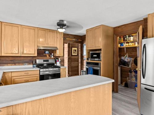 435 Dodding Ave, Merritt, BC - Indoor Photo Showing Kitchen