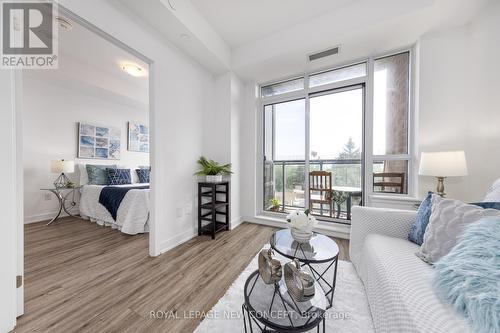 405 - 630 Greenwood Avenue, Toronto (Greenwood-Coxwell), ON - Indoor Photo Showing Living Room