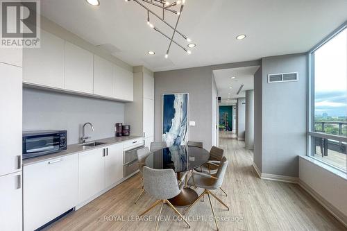 405 - 630 Greenwood Avenue, Toronto (Greenwood-Coxwell), ON - Indoor Photo Showing Kitchen