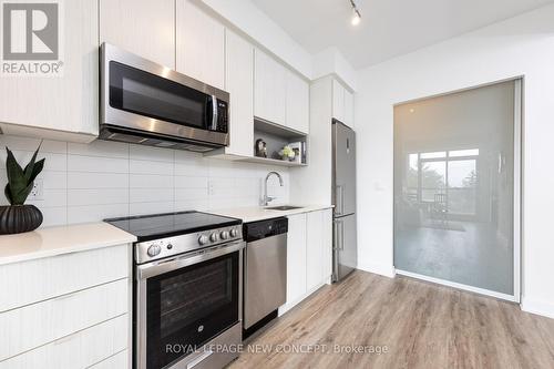 405 - 630 Greenwood Avenue, Toronto (Greenwood-Coxwell), ON - Indoor Photo Showing Kitchen With Upgraded Kitchen