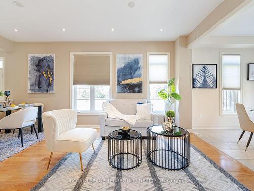 36 Chokecherry Cres, Markham, ON - Indoor Photo Showing Living Room