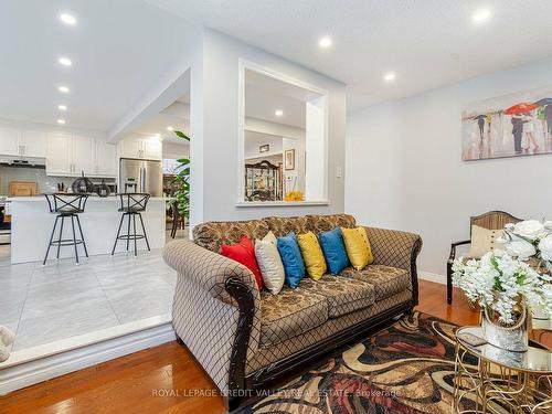 103 Vivians Cres, Brampton, ON - Indoor Photo Showing Living Room