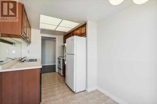 1509 - 75 Ellen Street, Barrie, ON - Indoor Photo Showing Kitchen With Double Sink