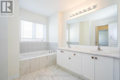 57 Alnwick Street, Barrie (Innis-Shore), ON - Indoor Photo Showing Bathroom