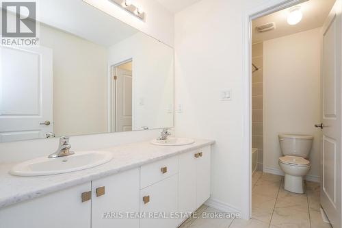 57 Alnwick Street, Barrie (Innis-Shore), ON - Indoor Photo Showing Bathroom