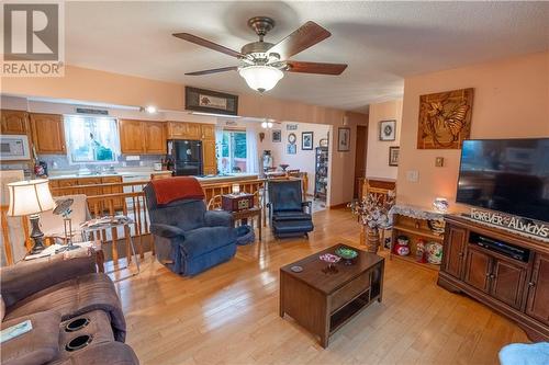 54 Valecrest Drive, Cornwall, ON - Indoor Photo Showing Living Room