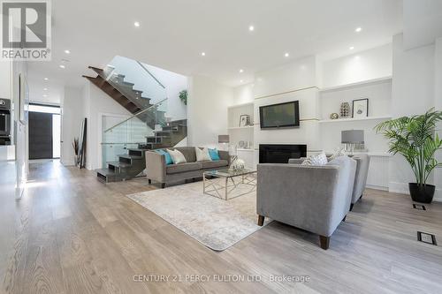 60 Boem Avenue, Toronto (Wexford-Maryvale), ON - Indoor Photo Showing Living Room