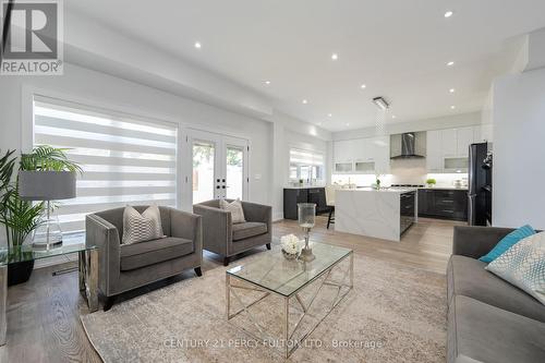 60 Boem Avenue, Toronto (Wexford-Maryvale), ON - Indoor Photo Showing Living Room