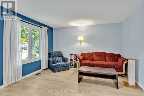 115 Albert Street, Smith-Ennismore-Lakefield (Lakefield), ON - Indoor Photo Showing Living Room