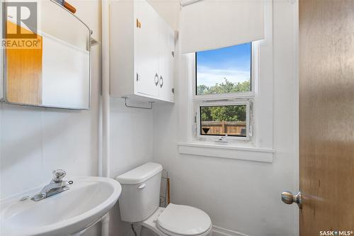 249 15Th Street W, Prince Albert, SK - Indoor Photo Showing Bathroom