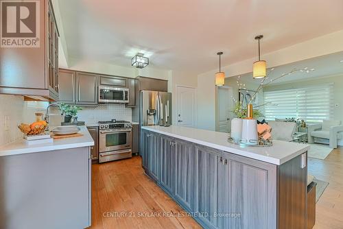 3331 Etude Drive, Mississauga, ON - Indoor Photo Showing Kitchen With Upgraded Kitchen