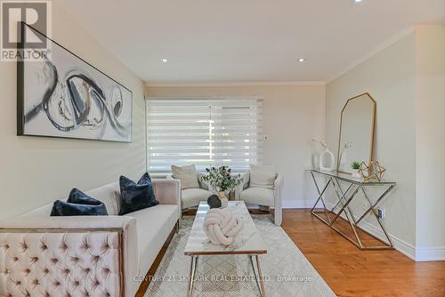 3331 Etude Drive, Mississauga, ON - Indoor Photo Showing Living Room