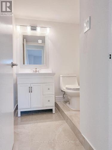 709 - 40 Panorama Court, Toronto (Mount Olive-Silverstone-Jamestown), ON - Indoor Photo Showing Bathroom