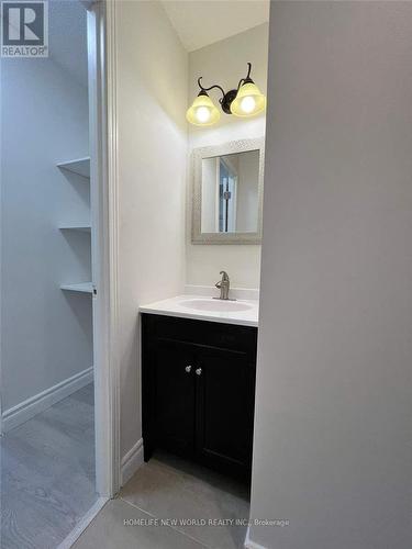 709 - 40 Panorama Court, Toronto (Mount Olive-Silverstone-Jamestown), ON - Indoor Photo Showing Bathroom