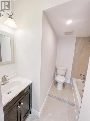 709 - 40 Panorama Court, Toronto (Mount Olive-Silverstone-Jamestown), ON - Indoor Photo Showing Bathroom