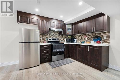 132 Dolobram Trail, Brampton (Northwest Brampton), ON - Indoor Photo Showing Kitchen With Upgraded Kitchen