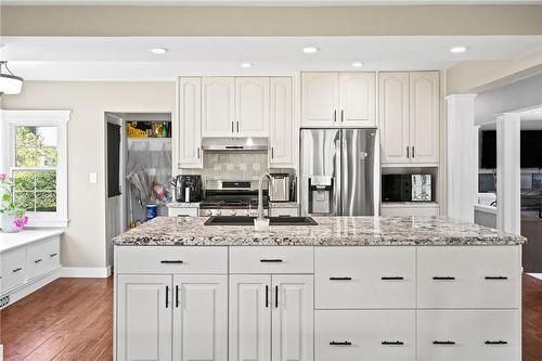 270 Highland Avenue, Fort Erie, ON - Indoor Photo Showing Kitchen With Upgraded Kitchen