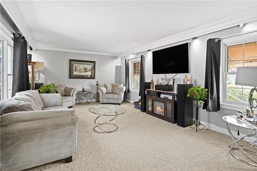 270 Highland Avenue, Fort Erie, ON - Indoor Photo Showing Living Room