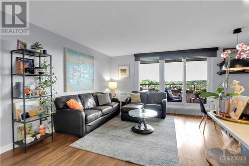 1408 - 1785 Frobisher Lane, Ottawa, ON - Indoor Photo Showing Living Room