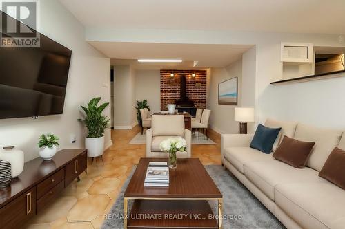 421 Grace Street, Toronto (Palmerston-Little Italy), ON - Indoor Photo Showing Living Room