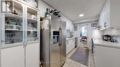 604 - 121 Trudelle Street, Toronto (Eglinton East), ON - Indoor Photo Showing Kitchen