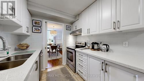 604 - 121 Trudelle Street, Toronto (Eglinton East), ON - Indoor Photo Showing Kitchen With Double Sink With Upgraded Kitchen