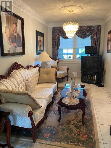 85 Giltspur Drive, Toronto (Glenfield-Jane Heights), ON - Indoor Photo Showing Living Room