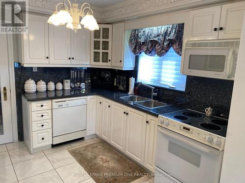 85 Giltspur Drive, Toronto (Glenfield-Jane Heights), ON - Indoor Photo Showing Kitchen With Double Sink