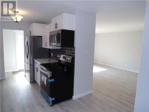 44 Farrell Crescent, Elliot Lake, ON - Indoor Photo Showing Kitchen With Stainless Steel Kitchen