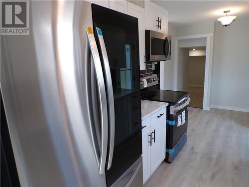 44 Farrell Crescent, Elliot Lake, ON - Indoor Photo Showing Kitchen With Stainless Steel Kitchen