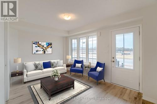 22 Jerome Way, Clarington (Bowmanville), ON - Indoor Photo Showing Living Room