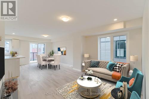 22 Jerome Way, Clarington (Bowmanville), ON - Indoor Photo Showing Living Room