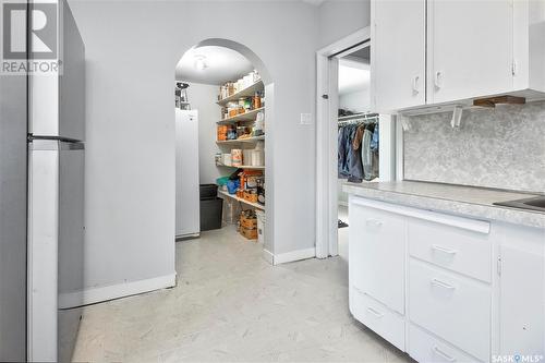 355 20Th Street E, Prince Albert, SK - Indoor Photo Showing Kitchen