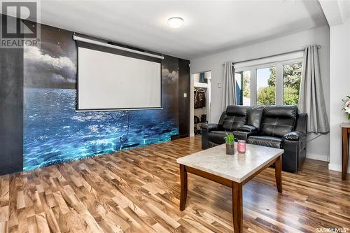 355 20Th Street E, Prince Albert, SK - Indoor Photo Showing Living Room