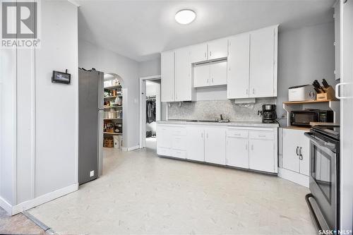 355 20Th Street E, Prince Albert, SK - Indoor Photo Showing Kitchen