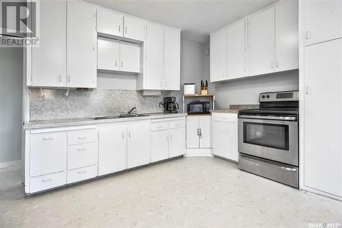 355 20Th Street E, Prince Albert, SK - Indoor Photo Showing Kitchen