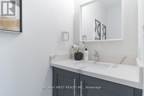 715 Ebony Avenue, Mississauga (Lakeview), ON -  Photo Showing Bathroom